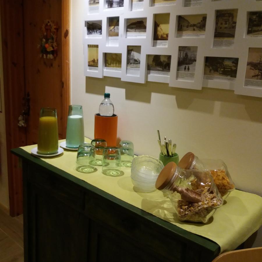 Hotel Garni & Oma'S Heuhotel 'Pension Zur Galerie' Barby Eksteriør bilde